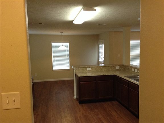 4th image of 870 Sun Prairie Dr #0