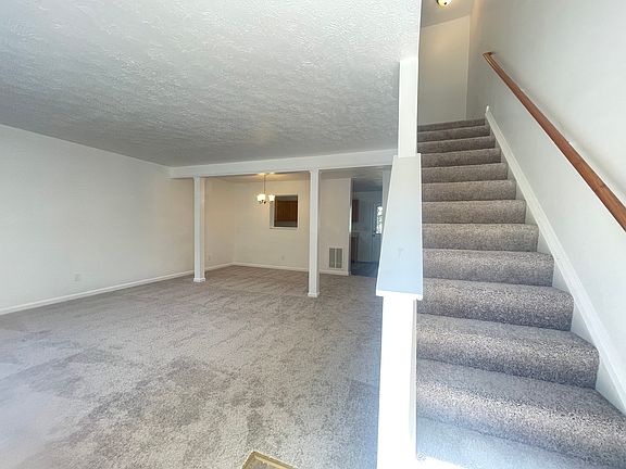 3rd image of 405 Chatham Sq