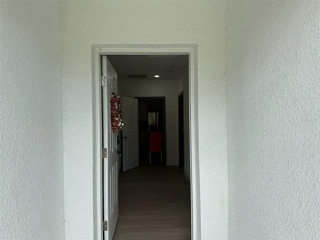 2 bed, 1.0 bath, 784 sqft, $1,400 — Photo 2