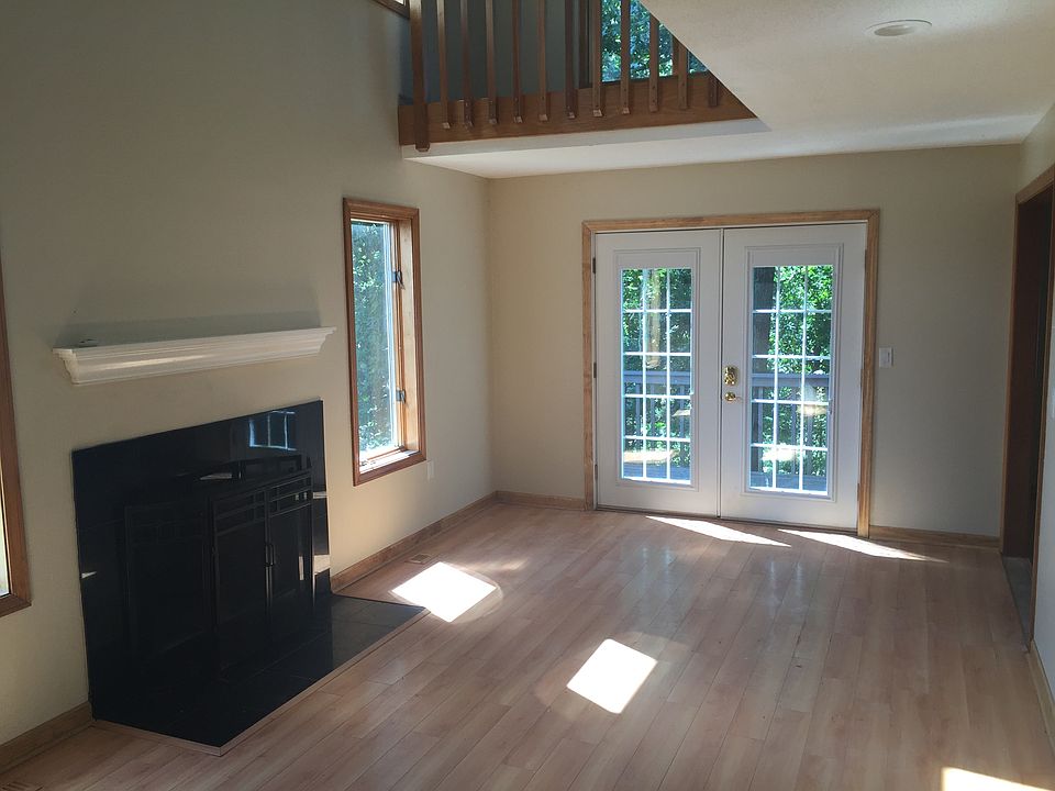 1st image of 44 Jeffrey Alan Dr