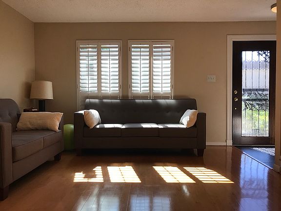 5th image of 5230 Woodlawn Pl #11
