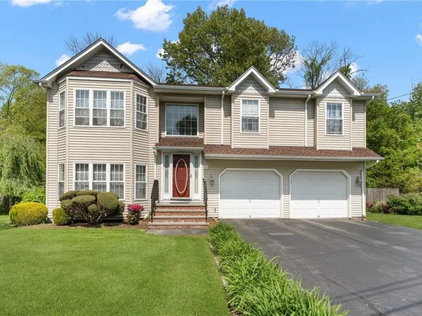 4 Paula Ln, Johnston, RI 02919