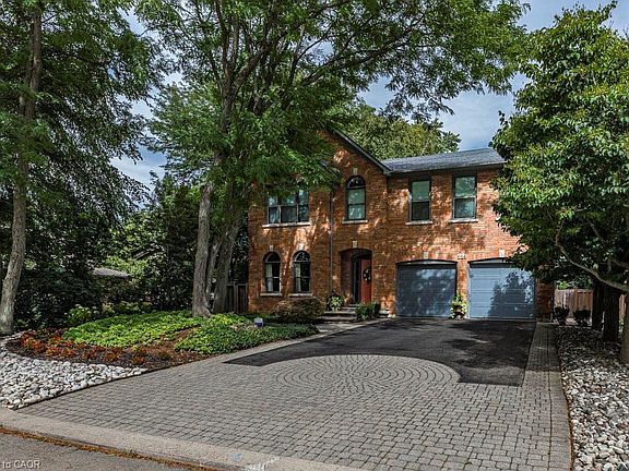 2nd image of 223 Briar Hill Cres