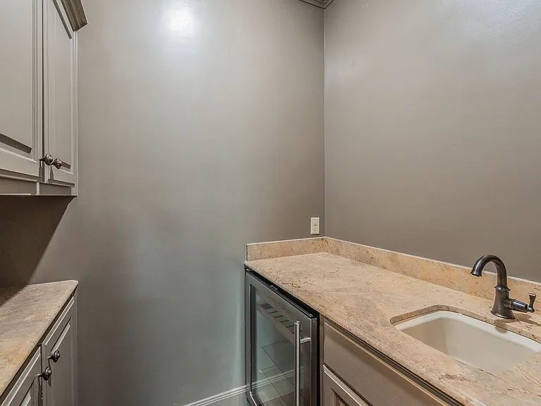6724 Blue Meadow Dr — Photo 12