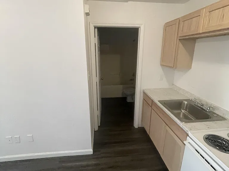 827 Central St #B — Photo 3