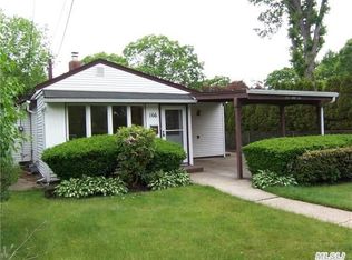 166 N Chestnut St, Massapequa, NY 11758