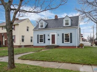 2504 Hollydale Ave, Oregon, OH 43616