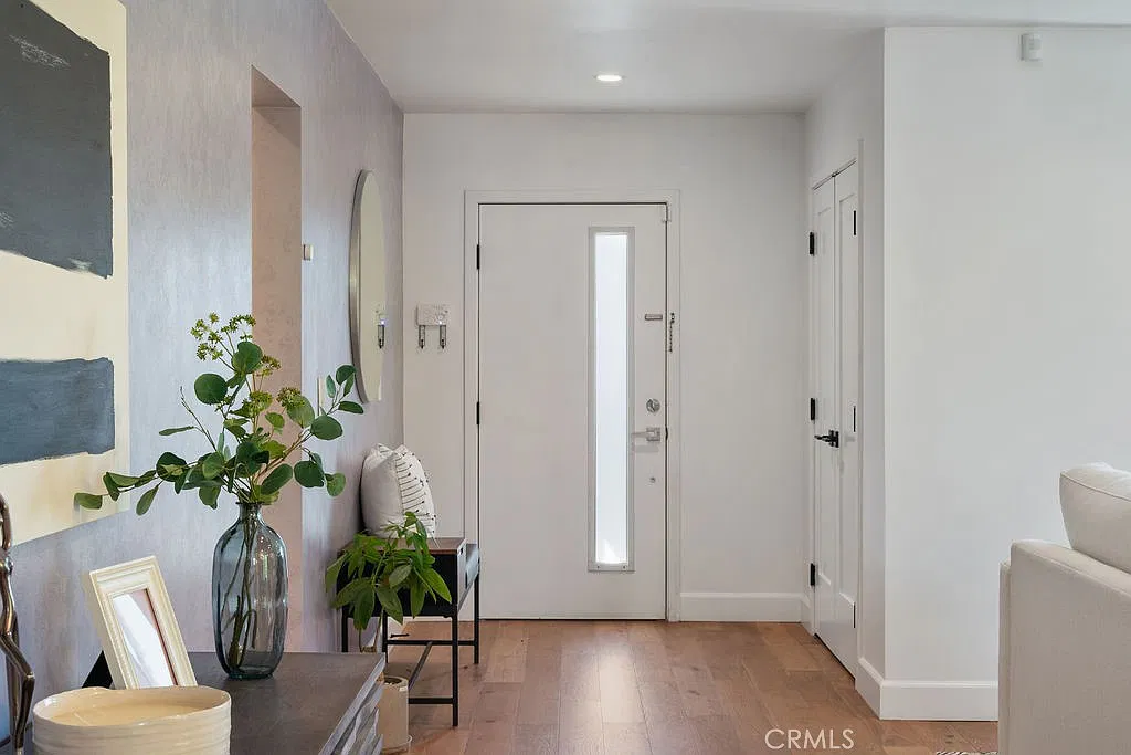3 bed, 1948 sqft, $6,300 — Photo 3