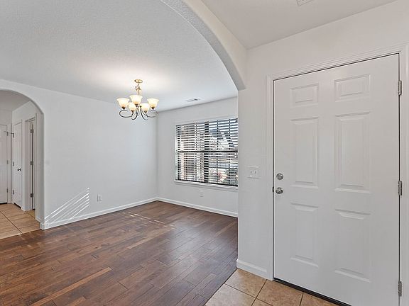 4th image of 212 Sussex Ave