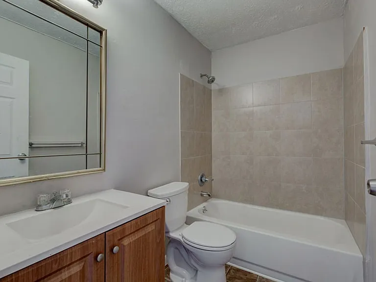 422 S Miami Ave — Photo 10