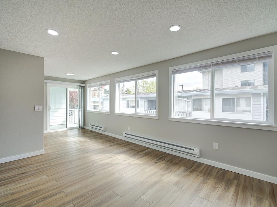 1st image of 13737 32nd Ave NE Unit 4