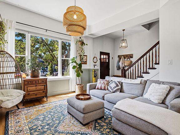 2nd image of 3038 W Diversey Ave