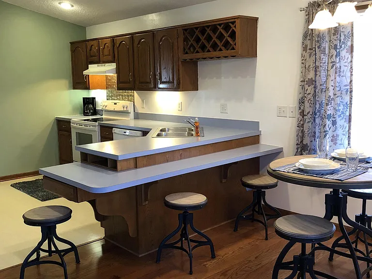 832 La Grand Dr — Photo 3