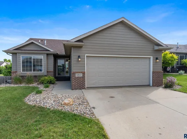 5812 W Oakcrest Dr, Sioux Falls, SD 57107