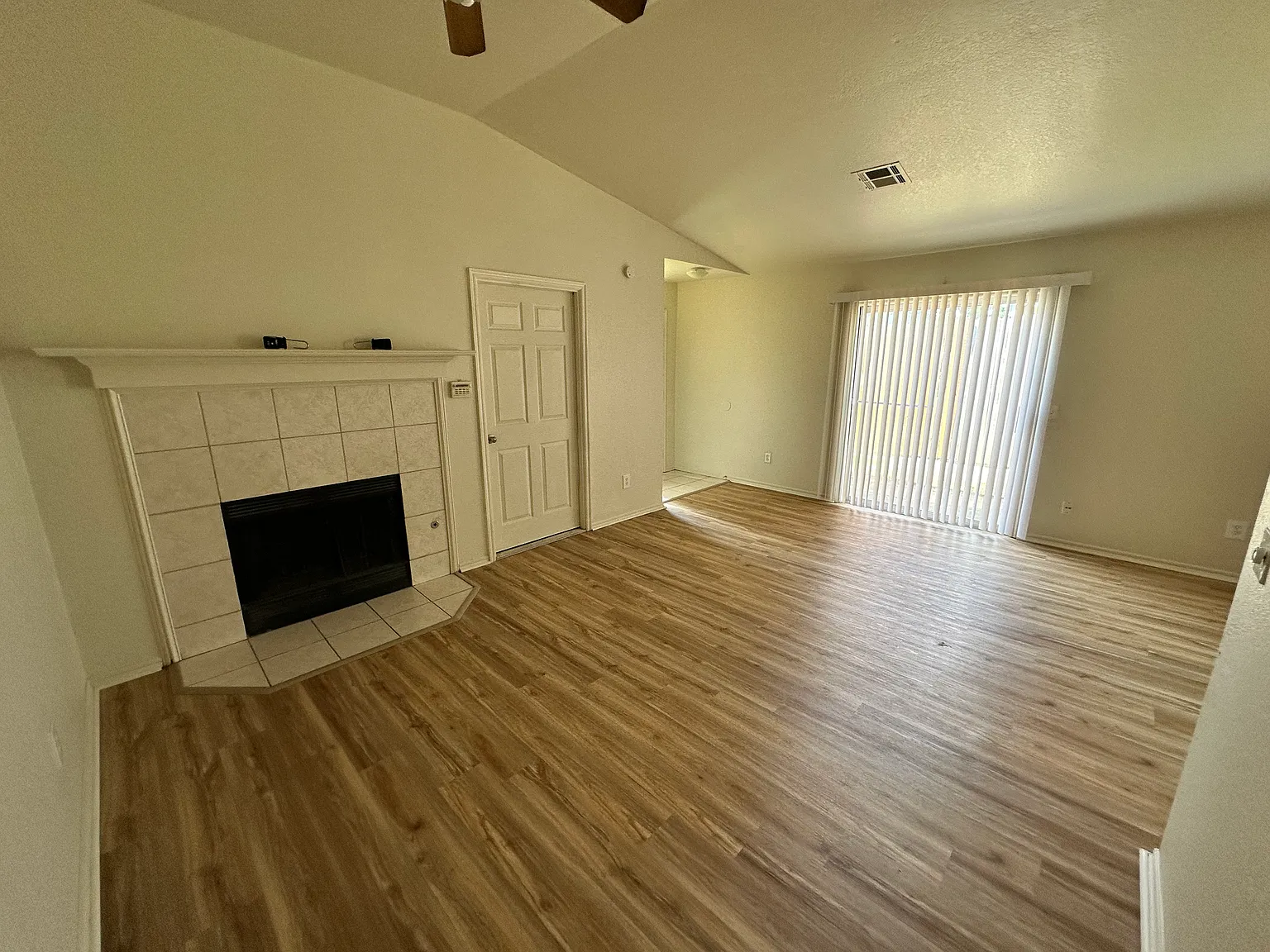 3 bed, 1200 sqft, $1,250 — Photo 4