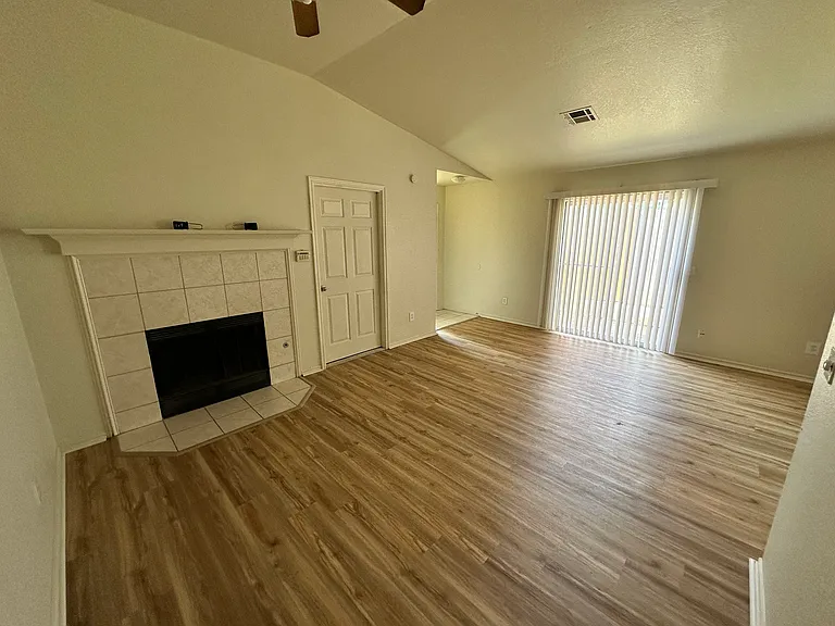 3201 Conestoga Dr #B — Photo 4
