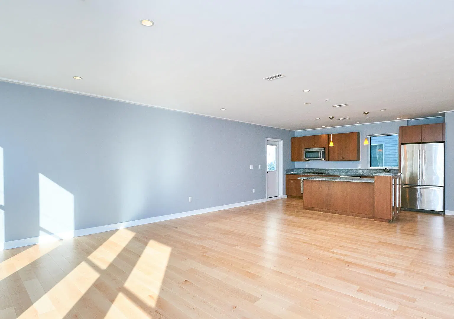 2 bed, 1200 sqft, $4,500 — Photo 4