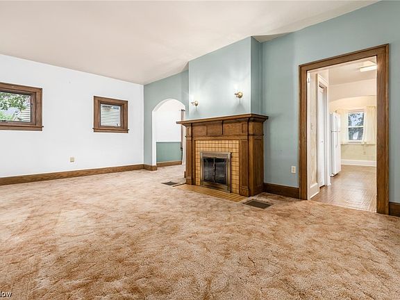 3rd image of 842 Lenox Ave