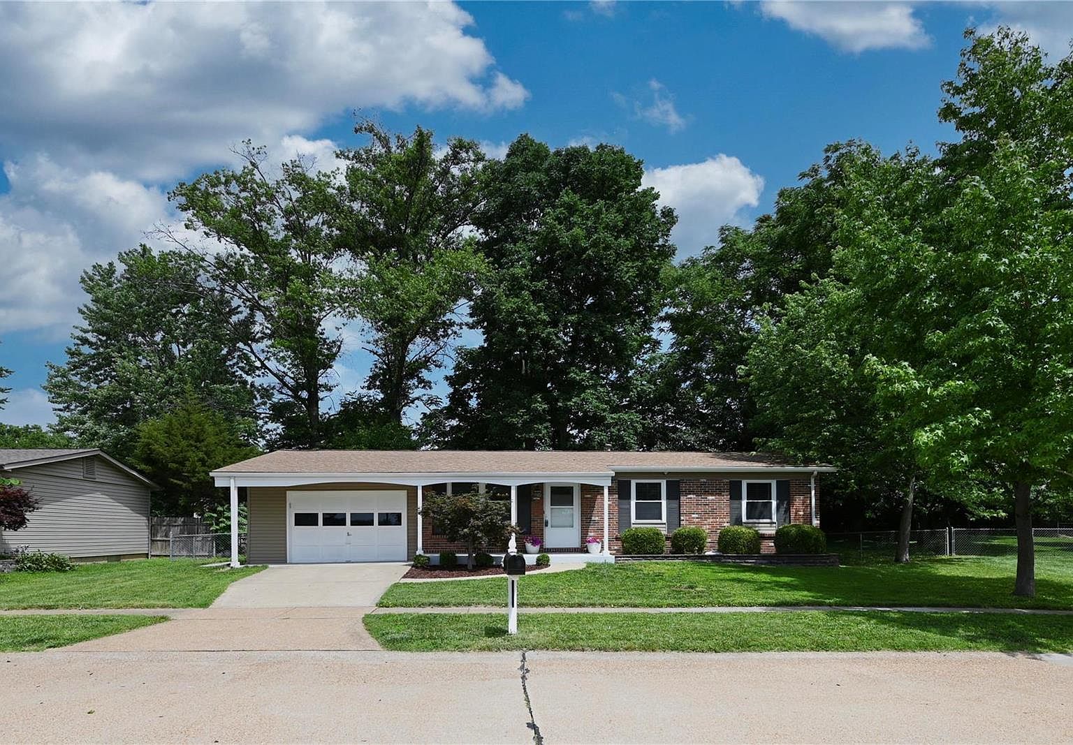 くぅ* 11943 Loxley Ln, Maryland Heights, MO 63043 | Zillow