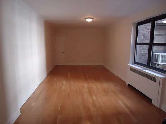 Rented by Stonehenge NYC LLC | media 30