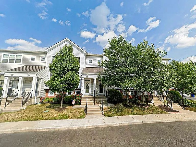 1st image of 48 S Poplar St #48