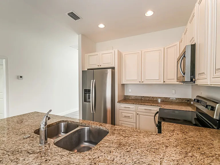 2329 NW 36th Ave — Photo 7