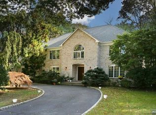 15 Trotters Ln, Mahwah, NJ 07430