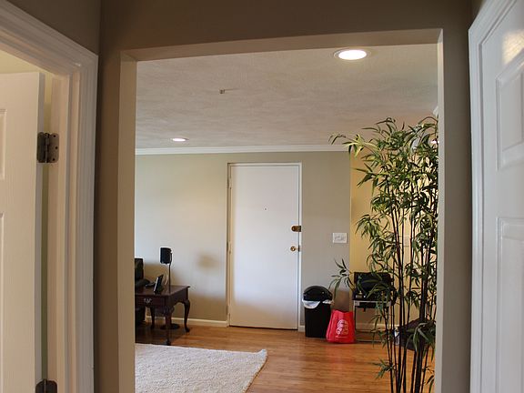 4th image of 141 Willard St APT 6