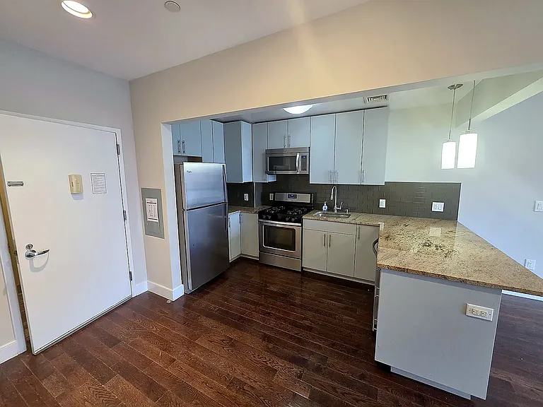 456 Grand St #5C — Photo 8