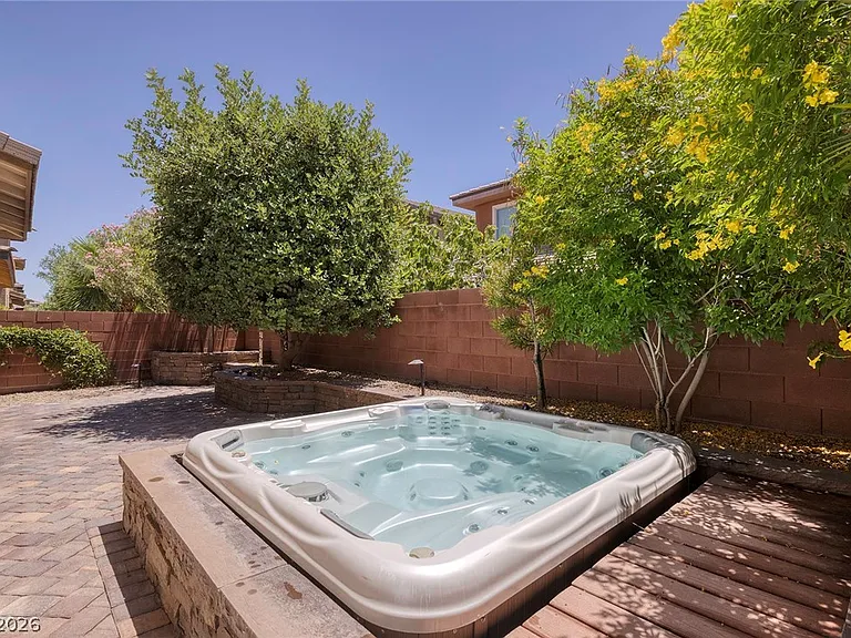 10683 Country Knoll Way — Photo 32
