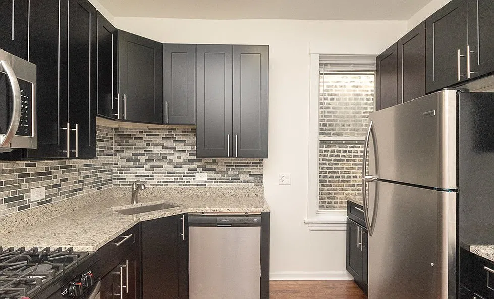 Kitchen - 3937 W Fullerton Ave #2