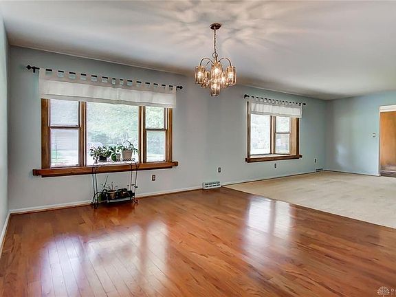 3rd image of 215 Zengel Dr