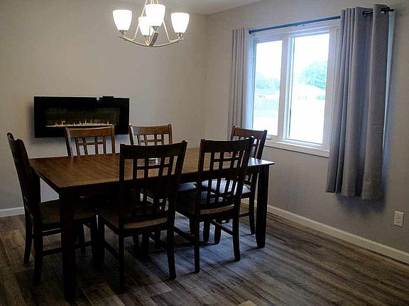 3rd image of 2031 Schuyler Dr