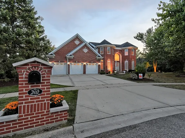 202 Willowbrook Way, Geneva, IL 60134