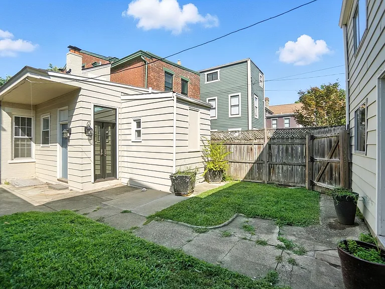 843 Overton St — Photo 35