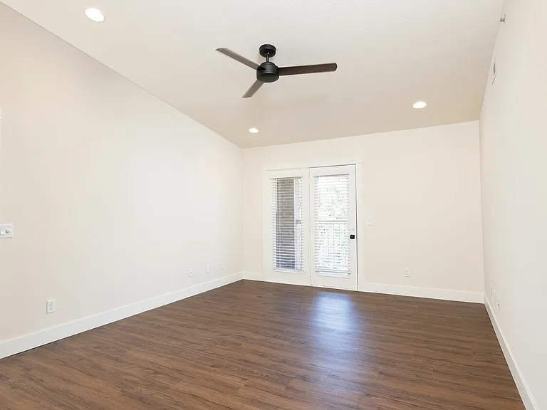 Highland Park Apartments — Photo 15