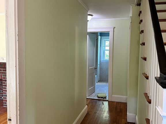 4th image of 100 Reservoir Rd