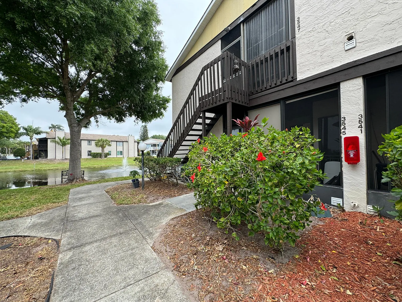 3 bed, 1037 sqft, $1,600 — Photo 2
