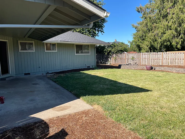 255 Heffley St S — Photo 14