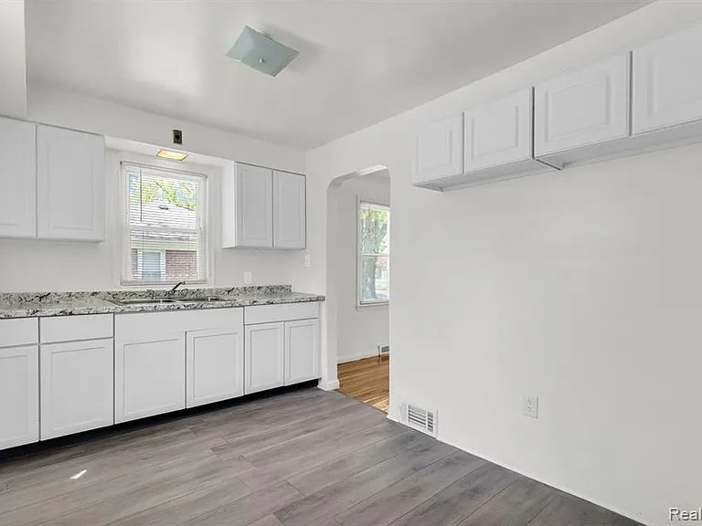 18792 Old Homestead Dr — Photo 11