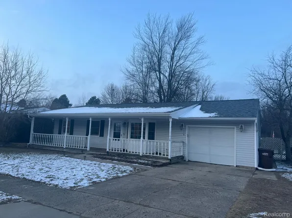 217 Feher Dr, Montrose, MI 48457