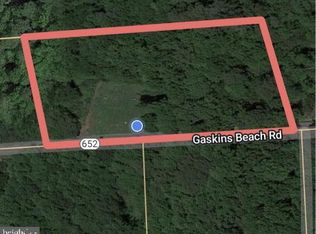 407 Gaskins Beach Rd, Reedville, VA 22539