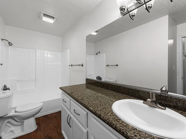 Villa Serrano Apartment Homes — Photo 35