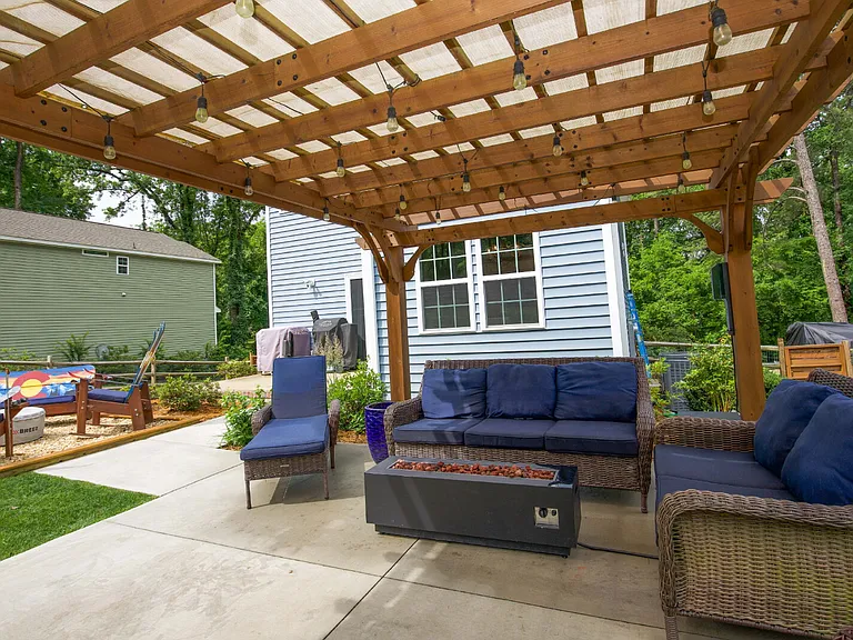 704 Pinecrest St — Photo 42