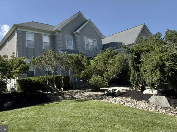 15 Dover Pl, Holland, PA 18966