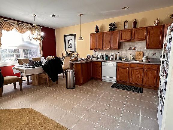 3rd image of 418 Madeira Blvd