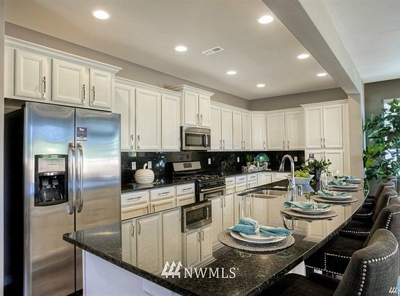 2nd image of 3209 Hanna Drive NE #10