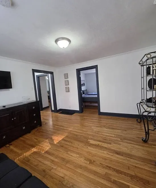 114 Barnhill St — Photo 2