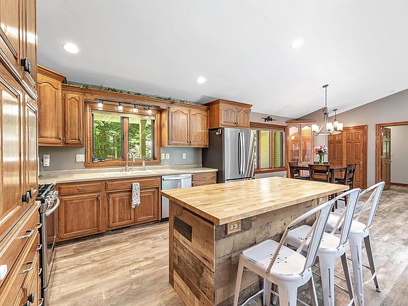 5th image of 7944 Oak Ridge Ct