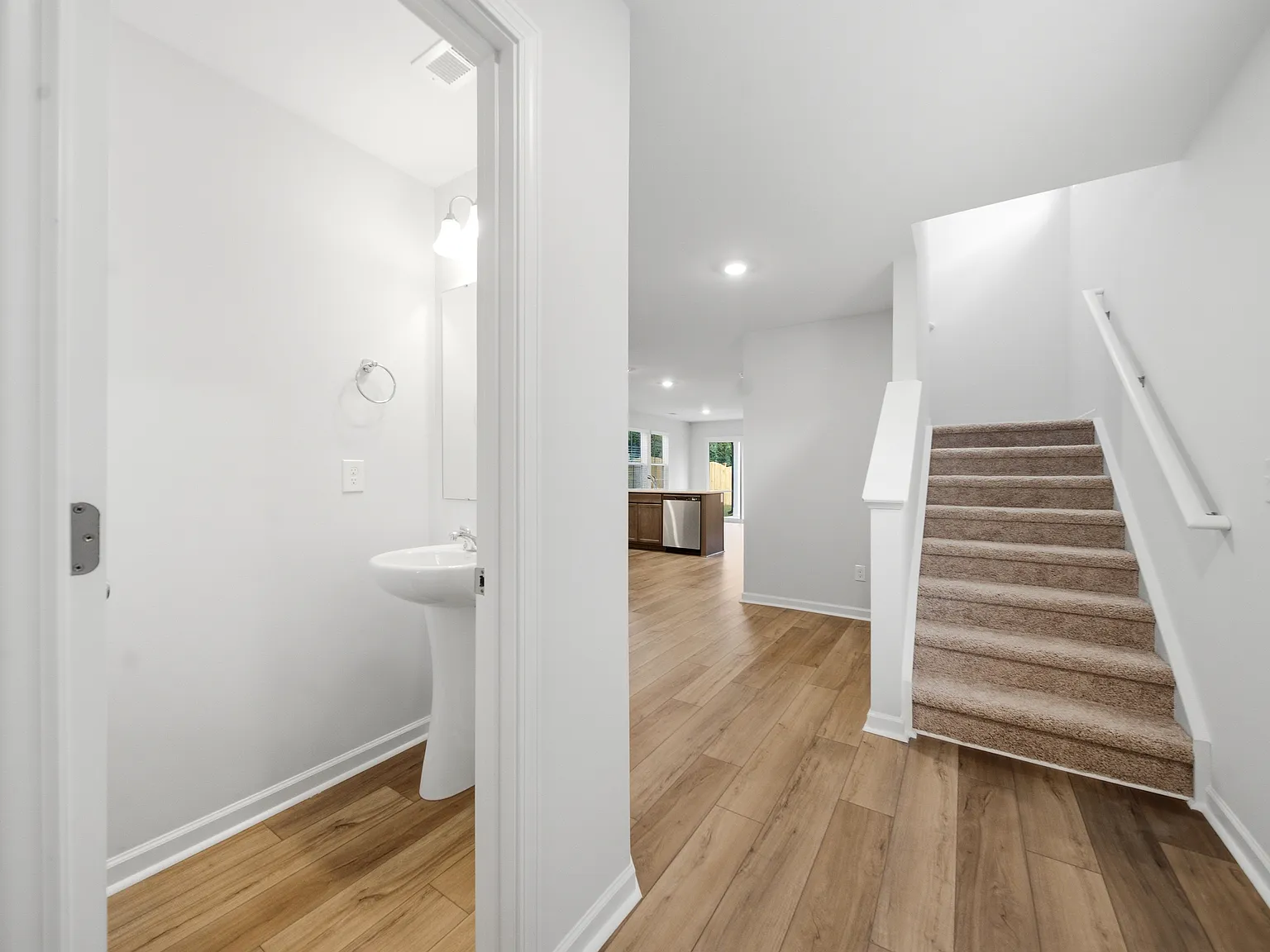 3 bed, 2.5 bath, 1650 sqft, $1,995 — Photo 3